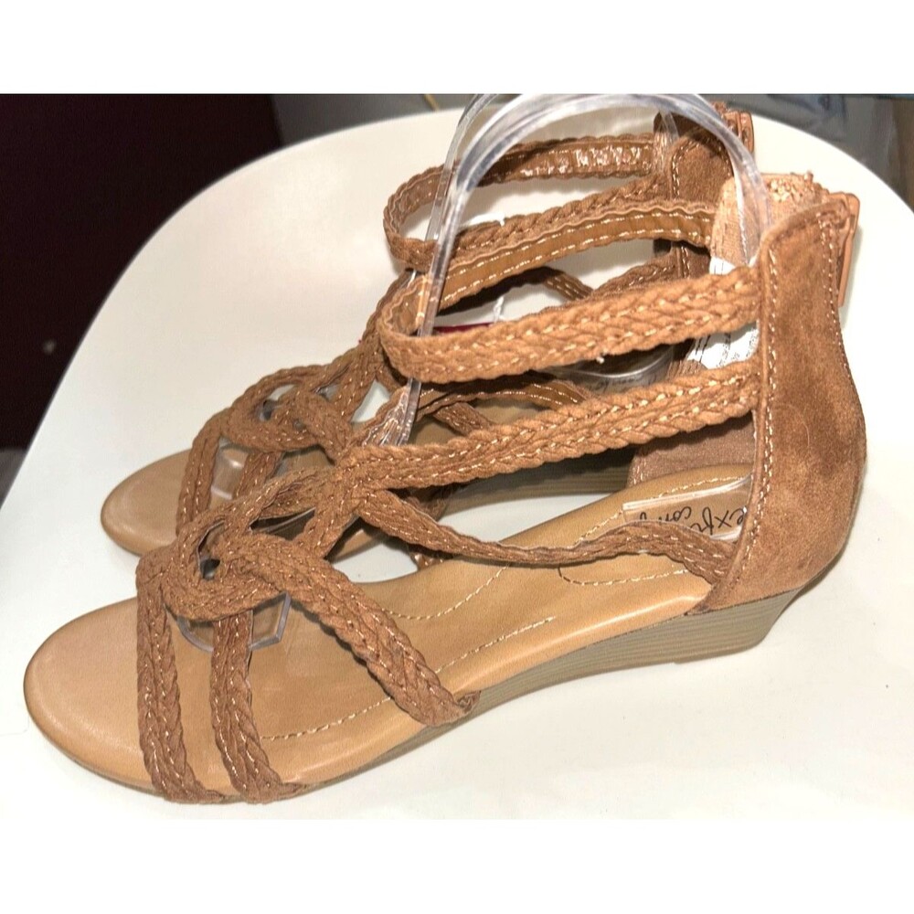 Dexflex Comfort Women's NWT Saylor Woven Low Wedge Strappy Sandal size 7.5W